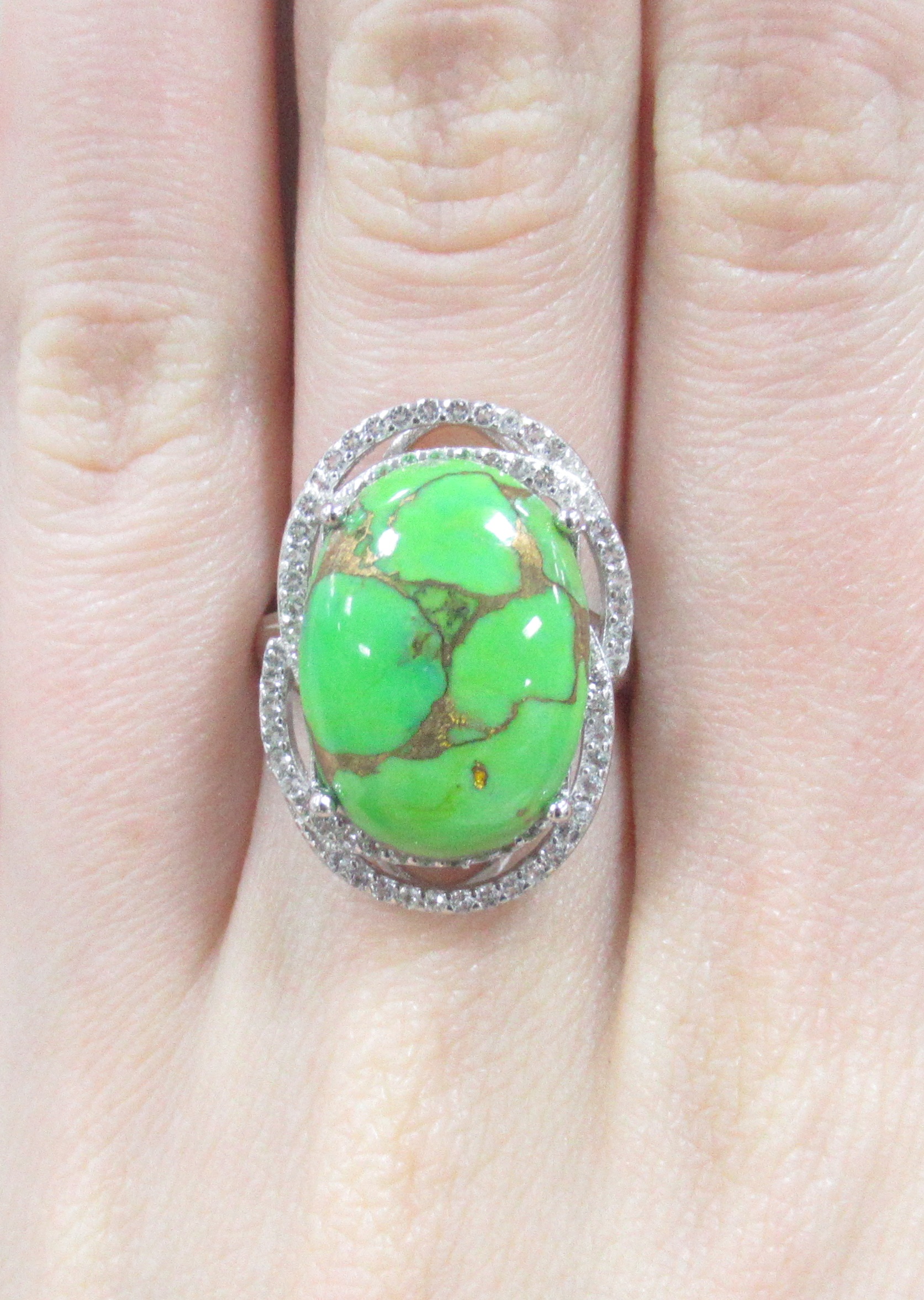 Серебряное кольцо 925 пробы; вставки 1 Бирюза зеленая 10,06ct; 66 Топаз белый 0,55ct;
